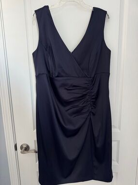 Jones Studio Navy V-Neck Ruched Sheath Midi Dress